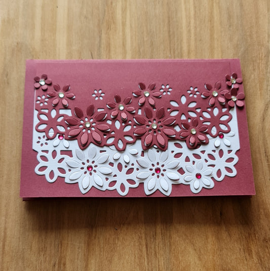 Apsveikuma kartiņa bordo un baltā krāsā ar 3D papīra ziediem 10 x 15 cm (APU2) - www.tiptip.lv 