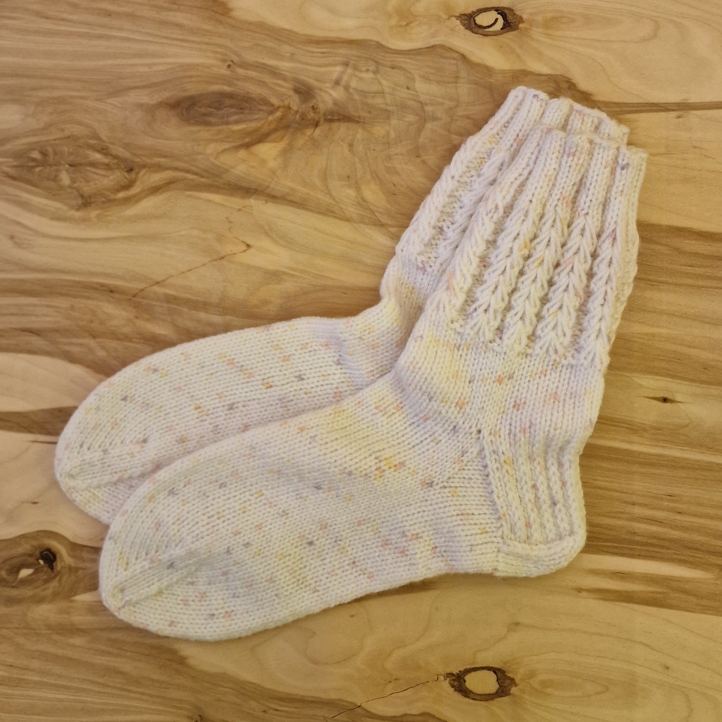 Baltas ar punktiņiem vilnas zeķes 40.-42. izm. (DAZĒ 8) - www.tiptip.lv 