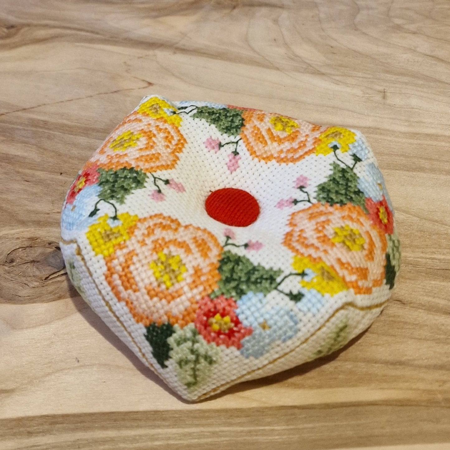 Dekors / adatu spilventiņš "Rozes" (RECE 12) - www.tiptip.lv 