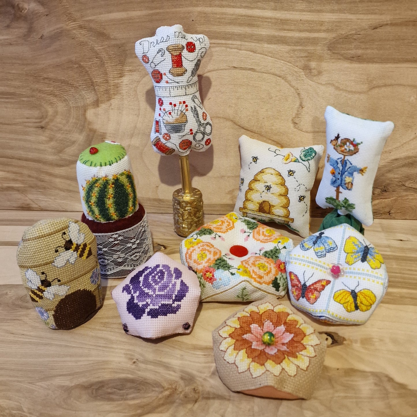 Dekors / adatu spilventiņš "Rozes" (RECE 12) - www.tiptip.lv 