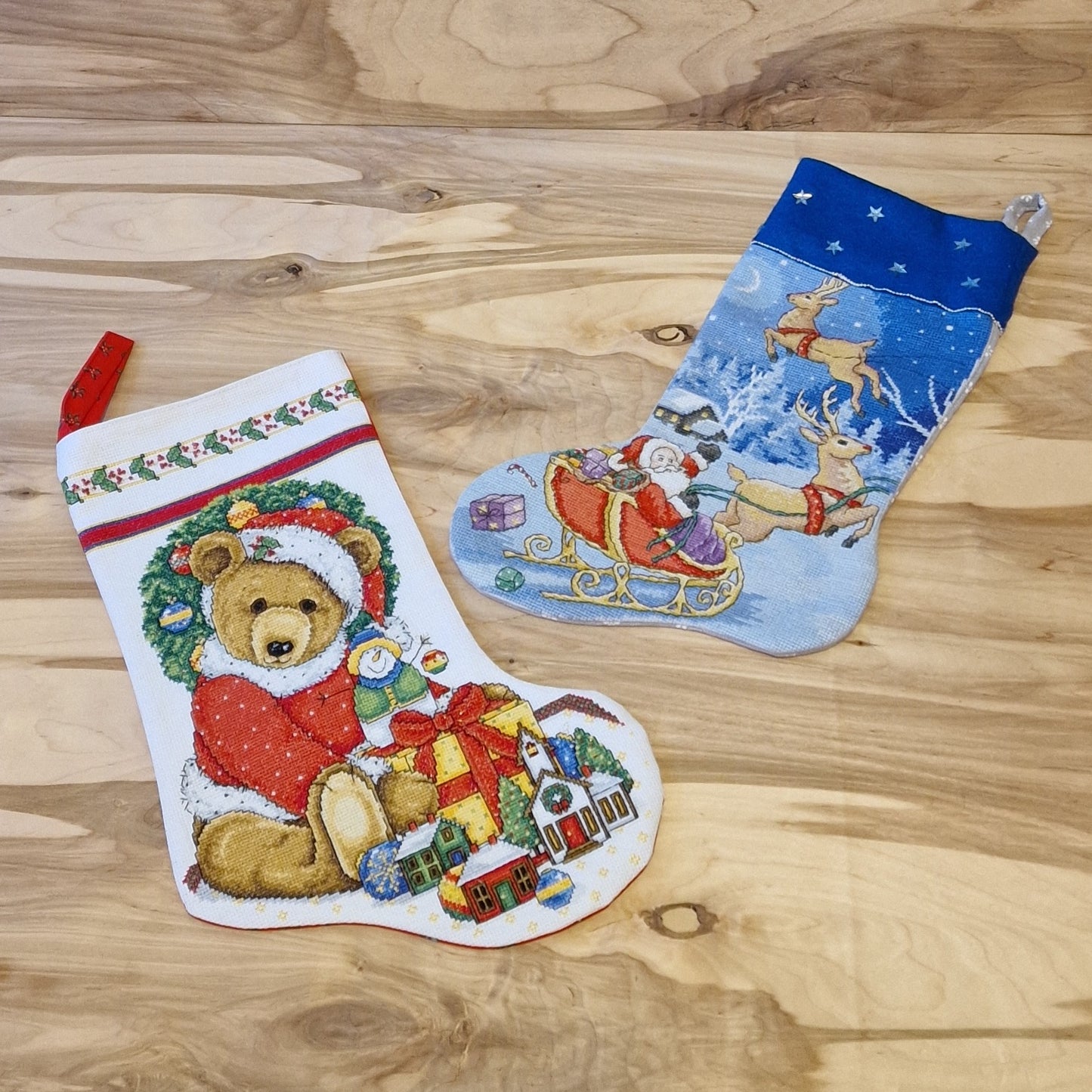 Izšūts Ziemassvētku zābaks / zils (RECE 6) - www.tiptip.lv 