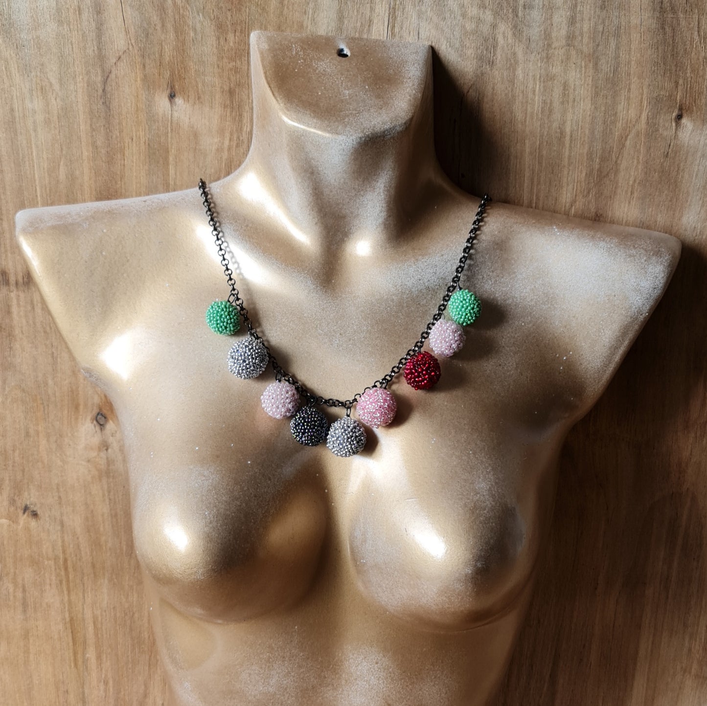 Kaklarota dažādās krāsās - www.tiptip.lv 