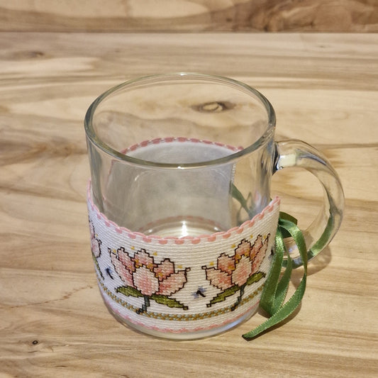 Krūze ar ūdensrožu izšūtu sildītāju (RECE 22) - www.tiptip.lv 