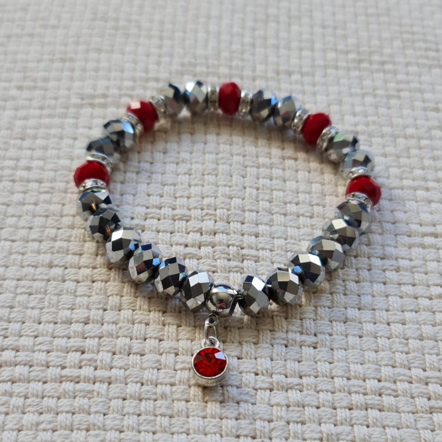 Kristāla rokassprādze - www.tiptip.lv 