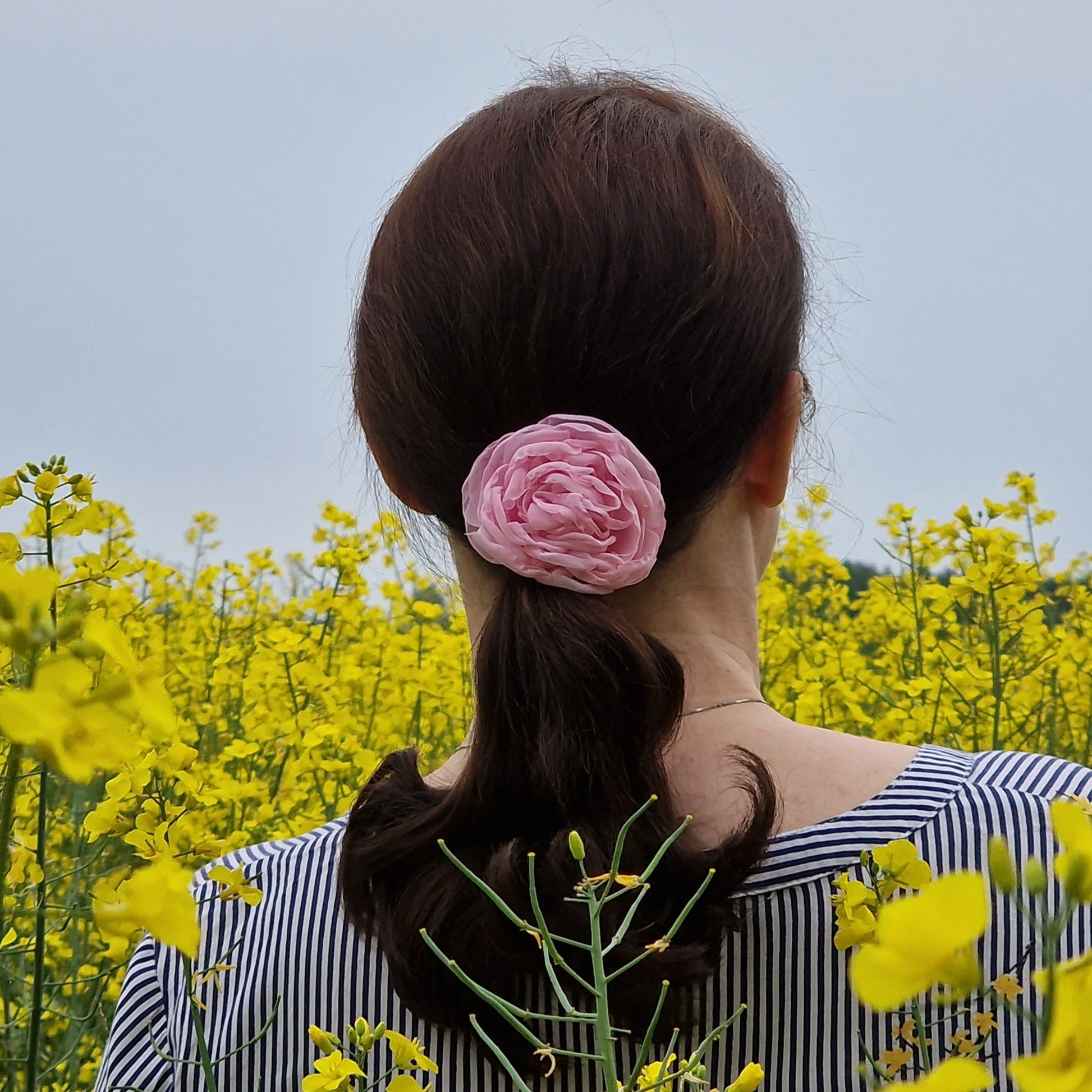 Matu gumija ar gaiši rozā ziedu (OLKH 4) - www.tiptip.lv 