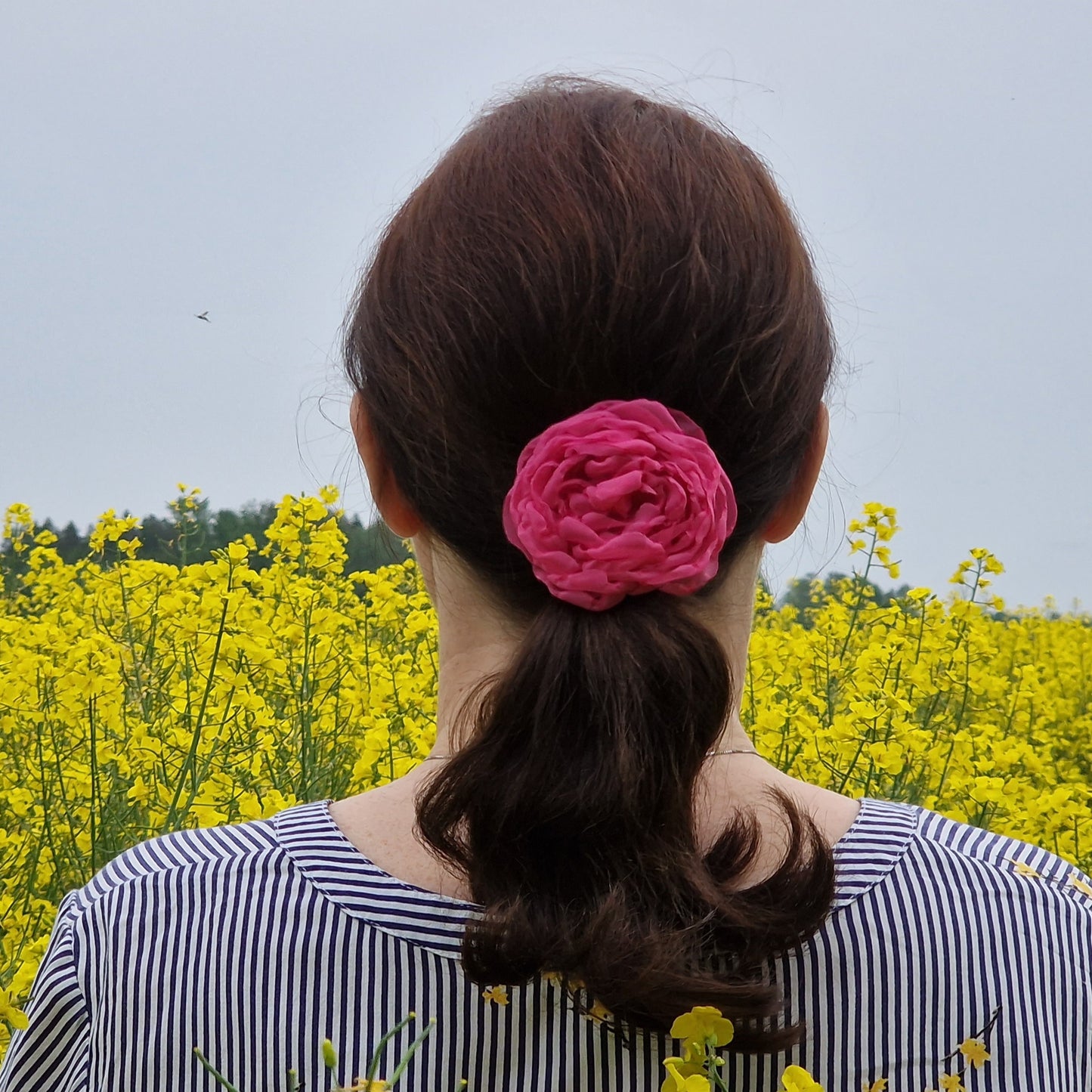 Matu gumija ar rozā ziedu (OLKH 5) - www.tiptip.lv 