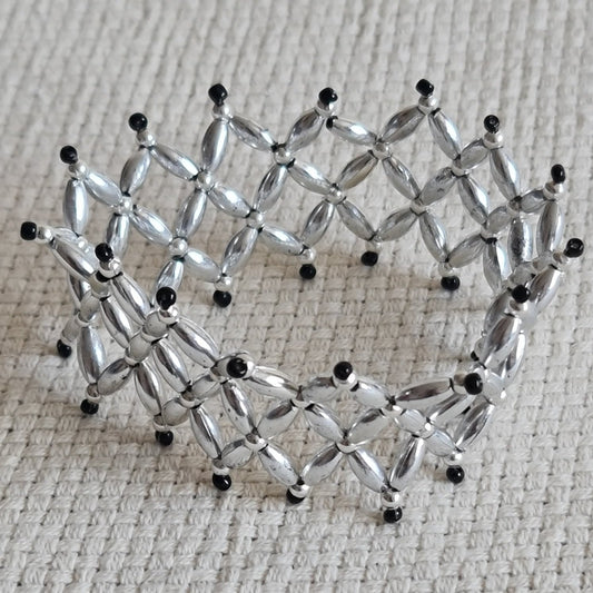 Pērļota rokassprādze - www.tiptip.lv 