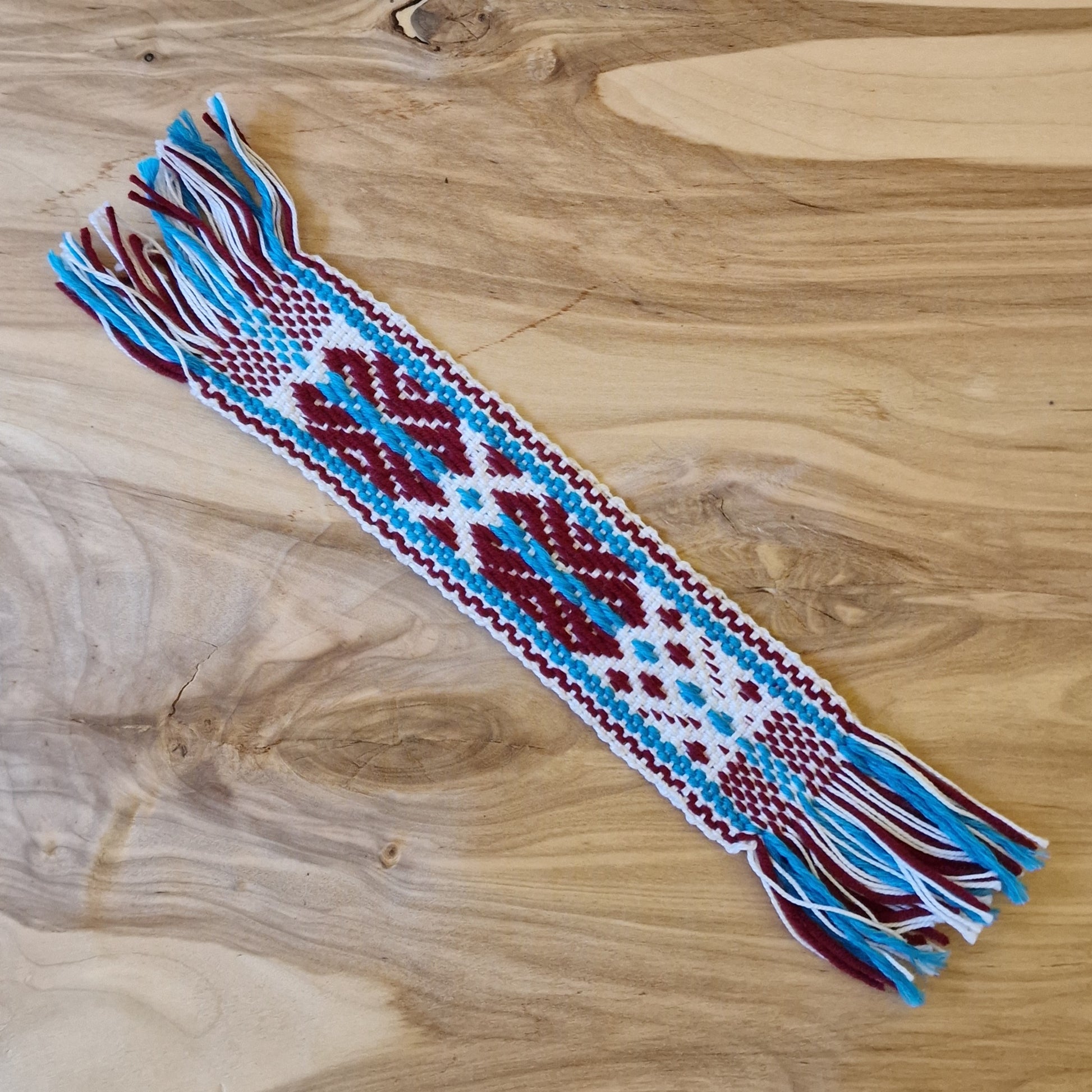 Rokām austa grāmatzīme 26x4.6 cm (INĢE 3) - www.tiptip.lv 