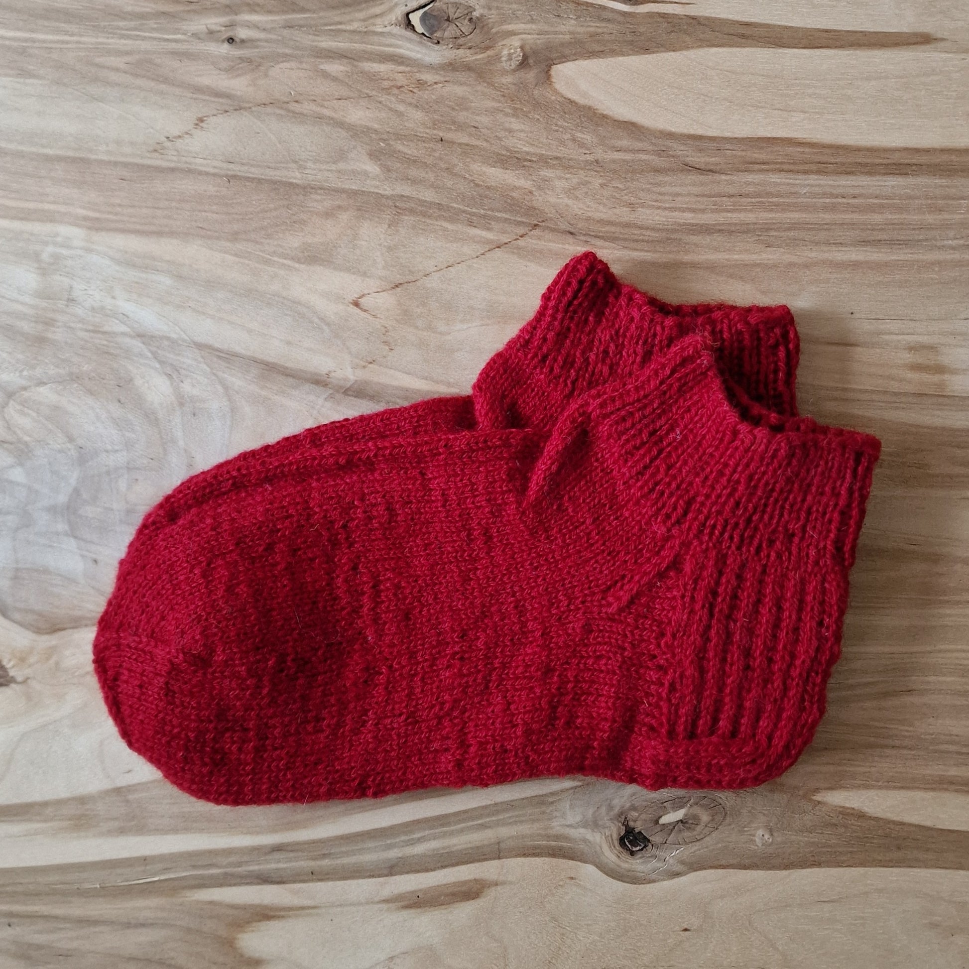 Sarkanas īsās vilnas zeķes 37.-39.izm. (ASZE 51) - www.tiptip.lv 