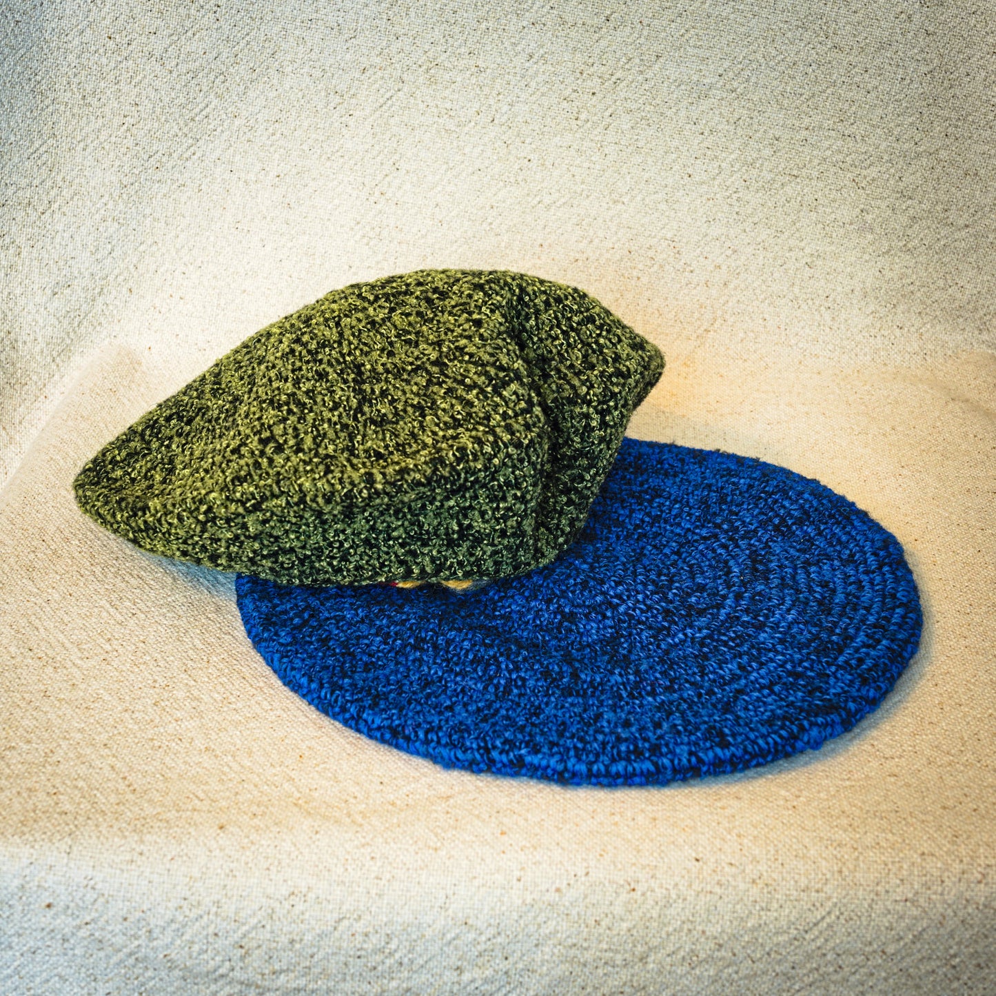 Tamborēta sieviešu berete - www.tiptip.lv 