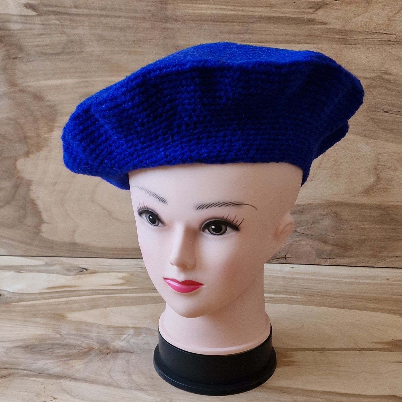 Zila tamborēta berete (DZTO 8) - www.tiptip.lv 