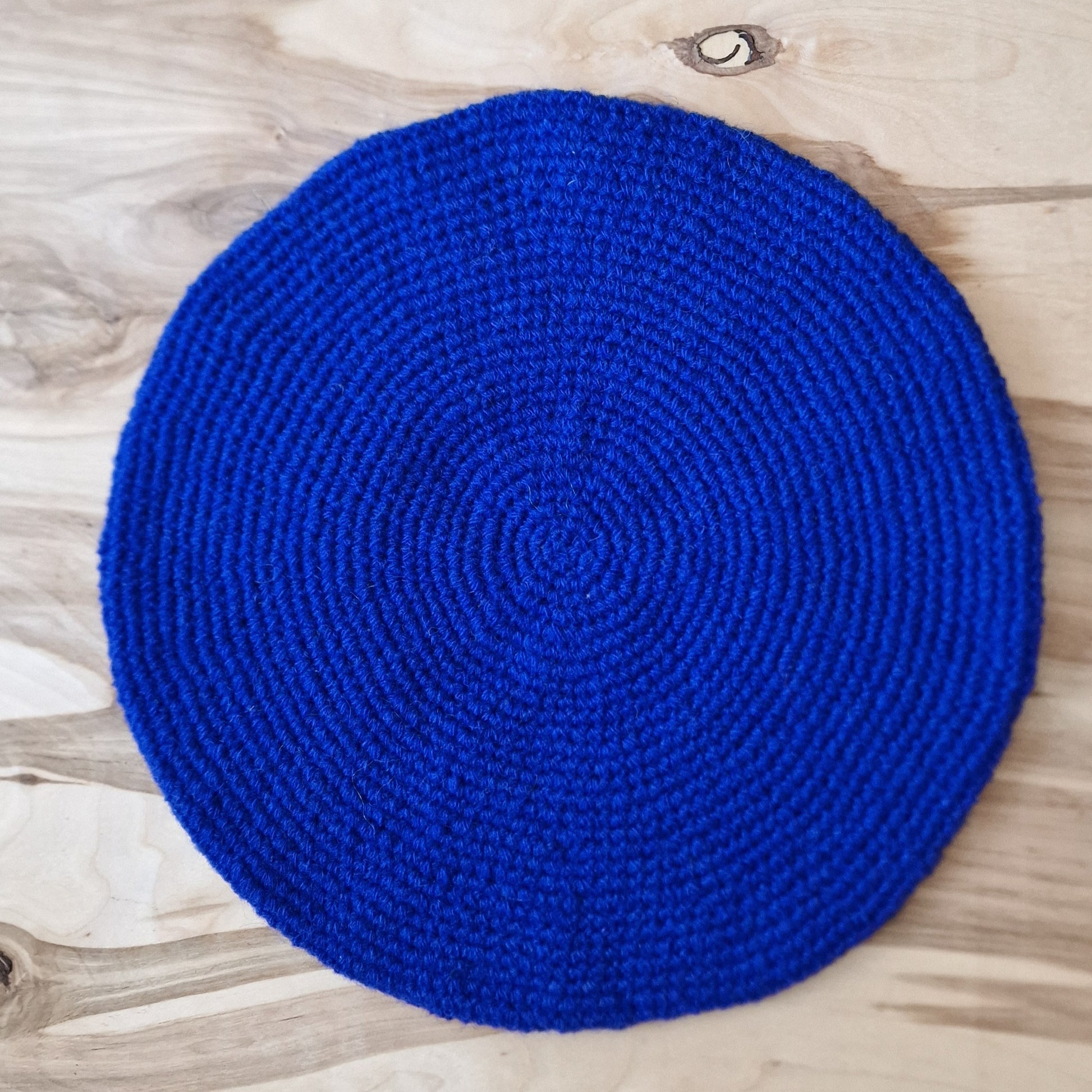 Zila tamborēta berete (DZTO 8) - www.tiptip.lv 