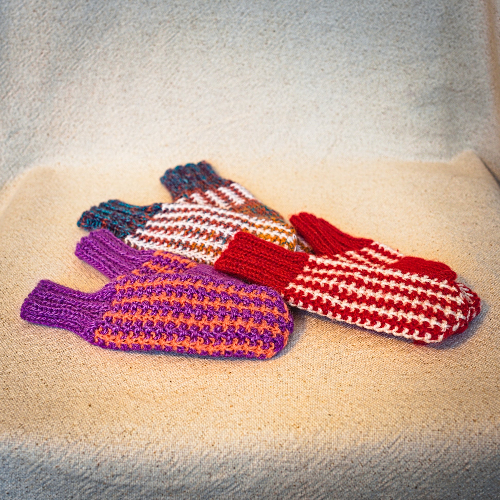 Zilpelēki vienā rakstā adīti dūraiņi (VEPA 32) - www.tiptip.lv 